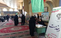 برگزاری میز خدمت شبکه بهداشت و درمان سلماس در محل نماز جمعه 